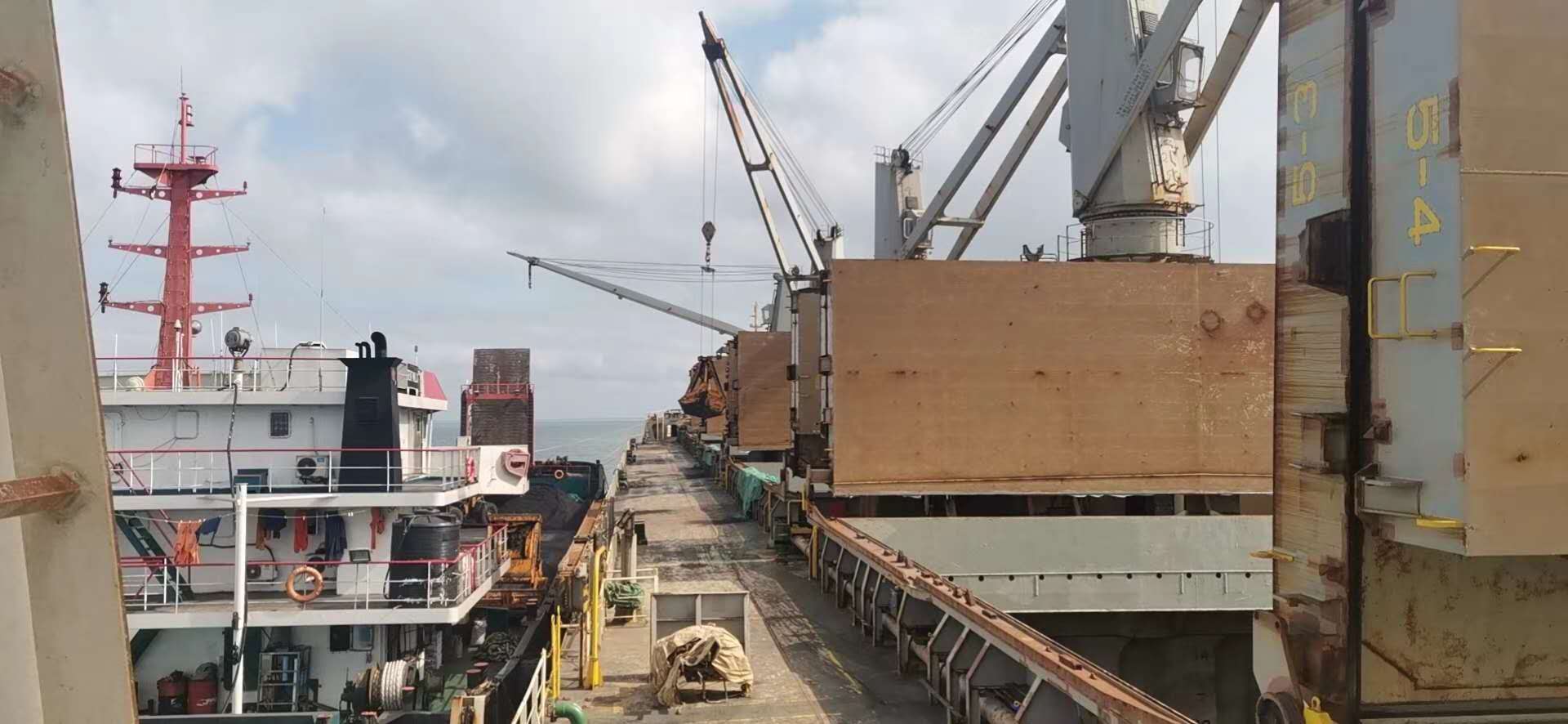 域?yàn)t集團(tuán)莫桑比克重沙礦業(yè)鋯鈦礦回運(yùn)