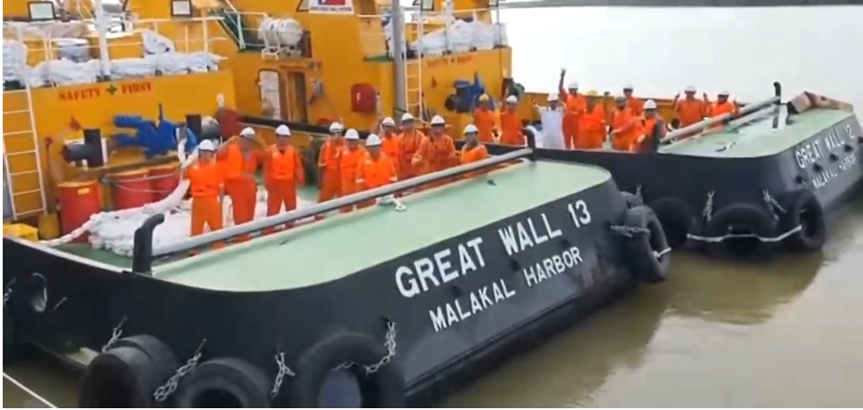 拖帶駁船&ldquo;長城12號&rdquo;、&ldquo;長城13號&rdquo;正式投...